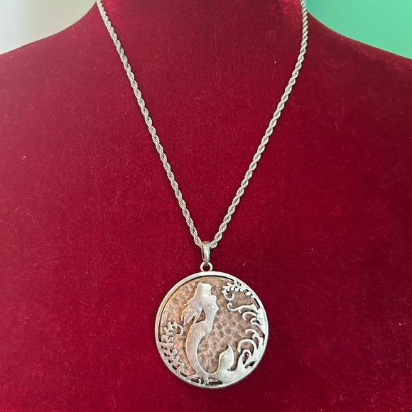 Mermaid Necklace - Picture 2 of 6